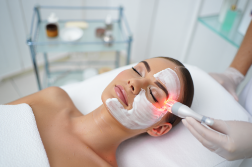 Soin combiné lumière pulsée et peeling